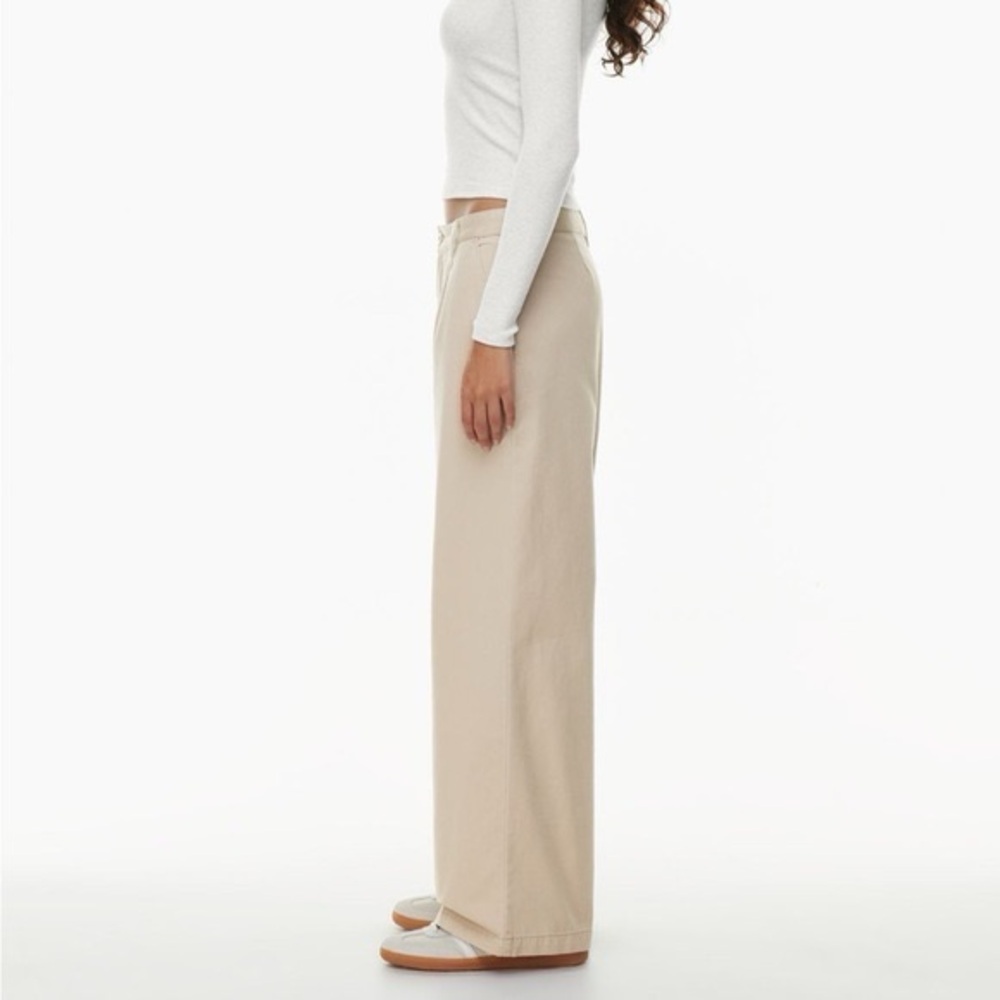 Aritzia TNA 90s Chino Pant Cotton Twill Relaxed Pleated Trousers, Tan, size 10 - Picture 4 of 16